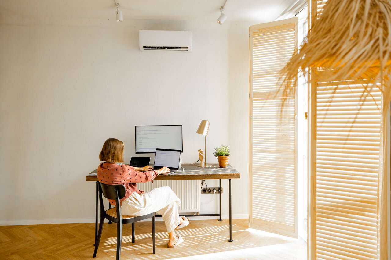 rsz woman works online on computers at home 2023 11 27 05 37 18 utc