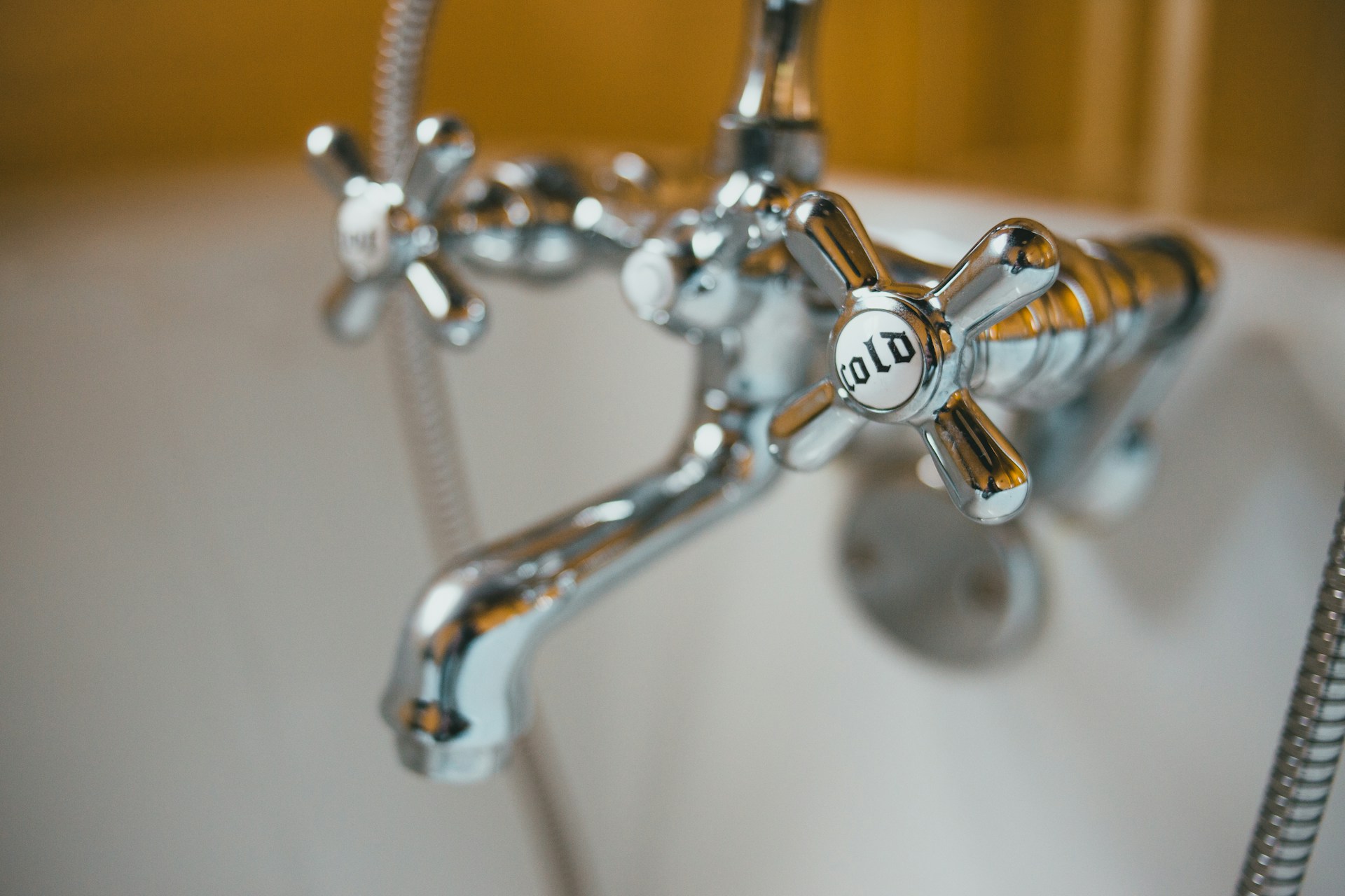 bath tub faucet